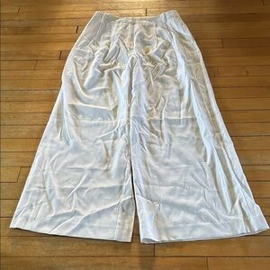 EUC Worthington wide leg Stylish White Pleated Pants